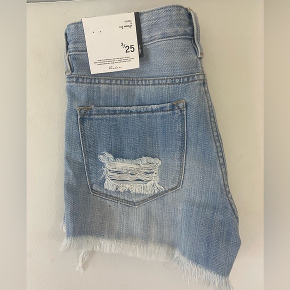 NWT Kancan Women’s mid rise distressed denim shorts ✨ - Picture 3 of 4